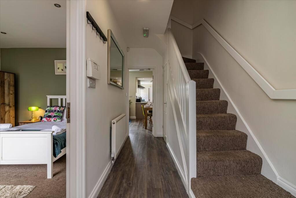 Dovecote House Beeston Private Parking 15Mins From Nottingham City Centre Close To Qmc Hospital Exterior foto